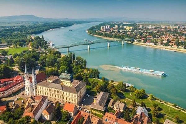 Immerse Vienna and Danube Valley