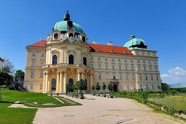 Baroque Cities & Monarchs of the Danube