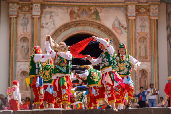 The cultural wonders of Peru and Bolivia: Machu Picchu and Lake Titicaca