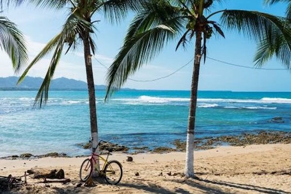 Between Jungle, Beaches and Volcanos