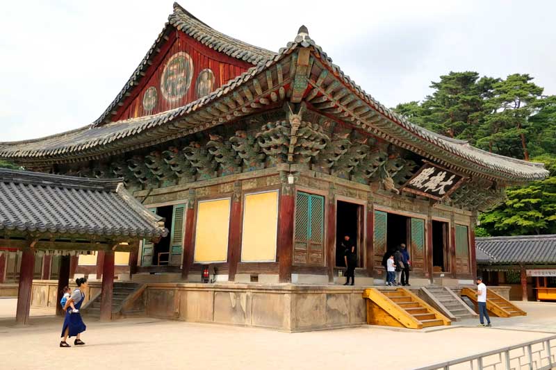 Korea's Cultural Crossroads