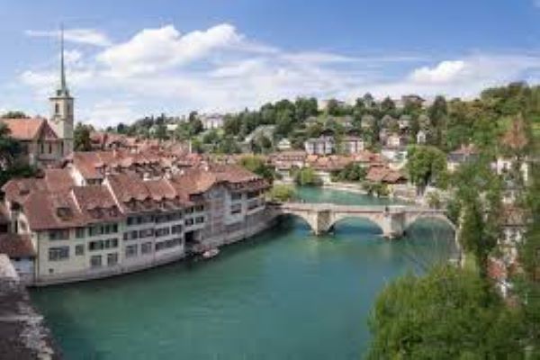 Montreux amidst Middle Ages and Pop Culture