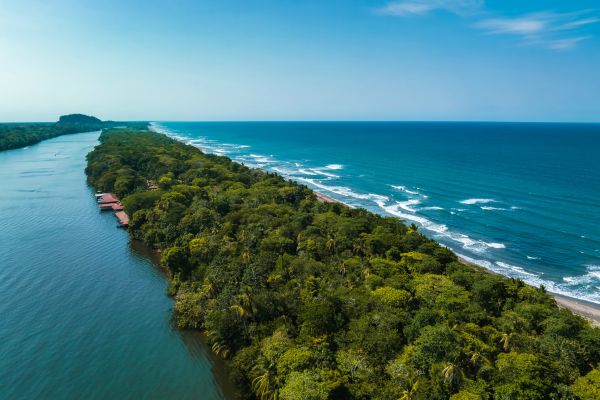 Between Jungle, Beaches and Volcanos