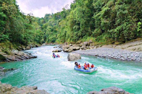 Between Jungle, Beaches and Volcanos