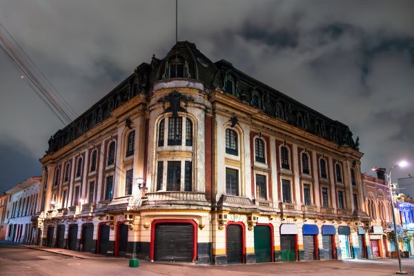 Explore Colombia from the Andes to the Caribbean
