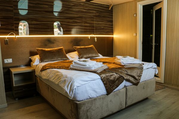 Northern Gems Deluxe Cruise