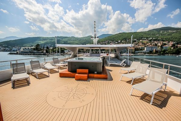 Northern Gems Deluxe Cruise