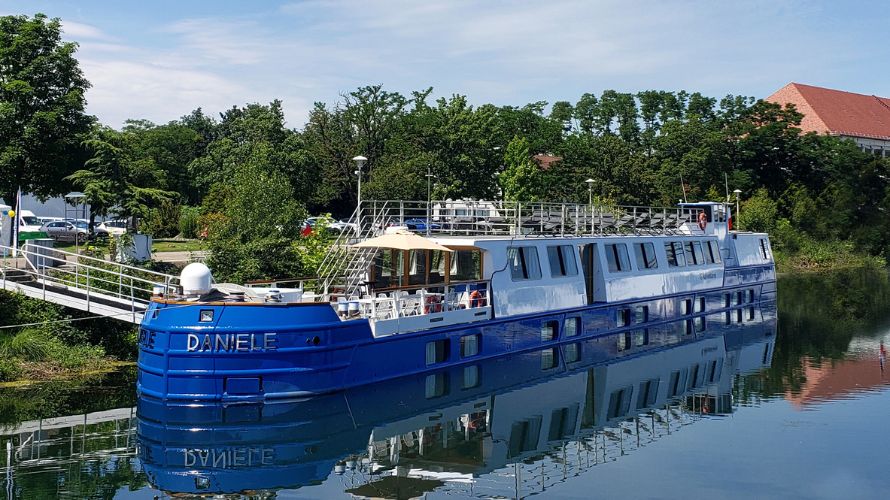 Cruise through the Doubs Valley and Burgundy